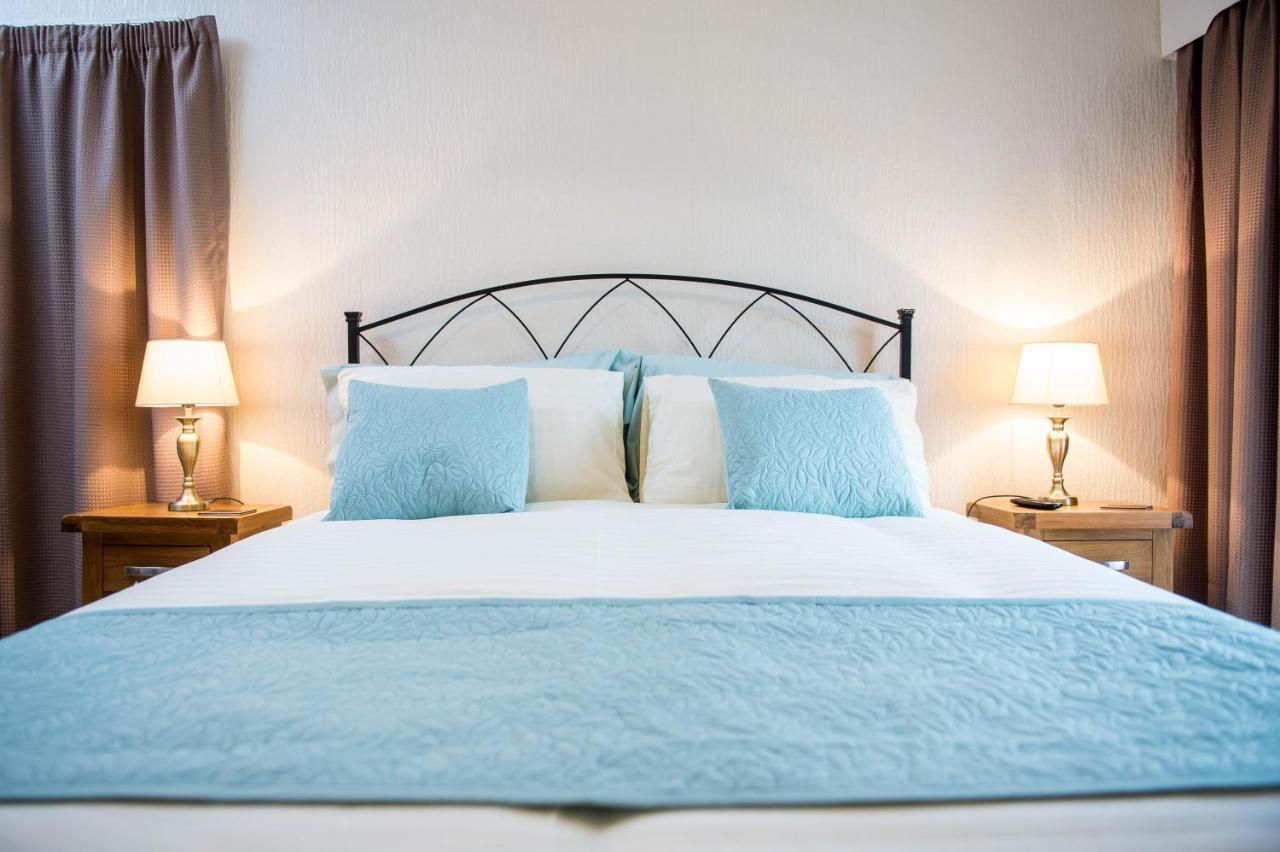 Awel Taf- Central Cottage Ideal For Families, With Parking Сент-Клирс Экстерьер фото